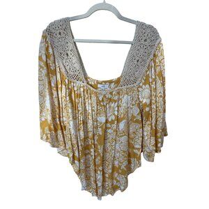Lucca Floral Blouse Size Medium Yellow White Crochet Trim Rayon Bohemian Festive